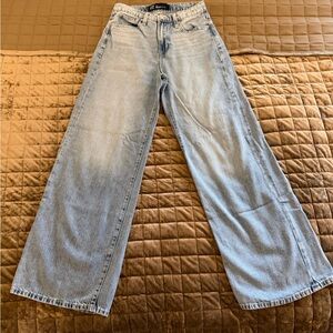 GAP Women's Super Soft High-rise Wide-Leg Jeans, Size 4